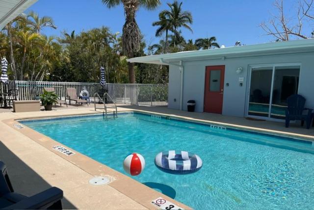 Sunshine Island Inn - Adults Only Санибел Экстерьер фото
